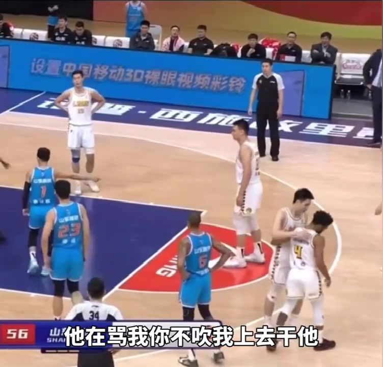 被庫(kù)克罵毛了？高詩(shī)巖對(duì)裁判說(shuō)：他再罵我你不吹，我就上去干他?。ǜ咴?shī)巖對(duì)新疆）